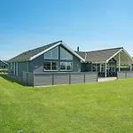 Prázdninový dům Front In With Sauna *